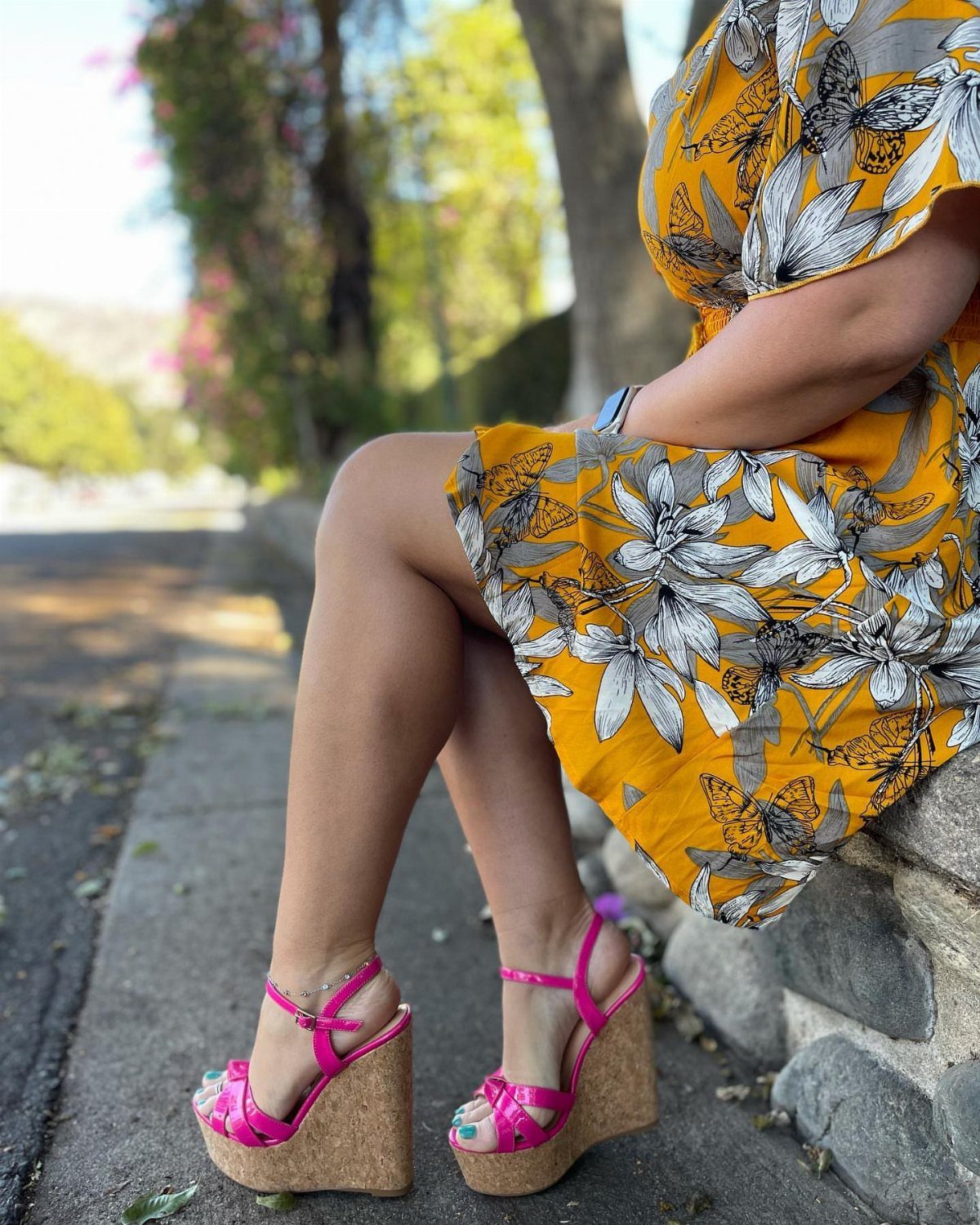 Casual Outfits for Las Vegas: 35 Ideas for Day and Night 28 Pink wedge sandals with cork heels worn with a yellow floral dress.