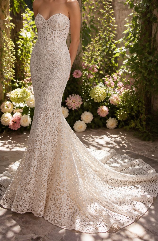 Most Popular Vera Wang Wedding Dresses: 18 Styles for 2026 17 A macrame lace mermaid gown in a sunlit garden.